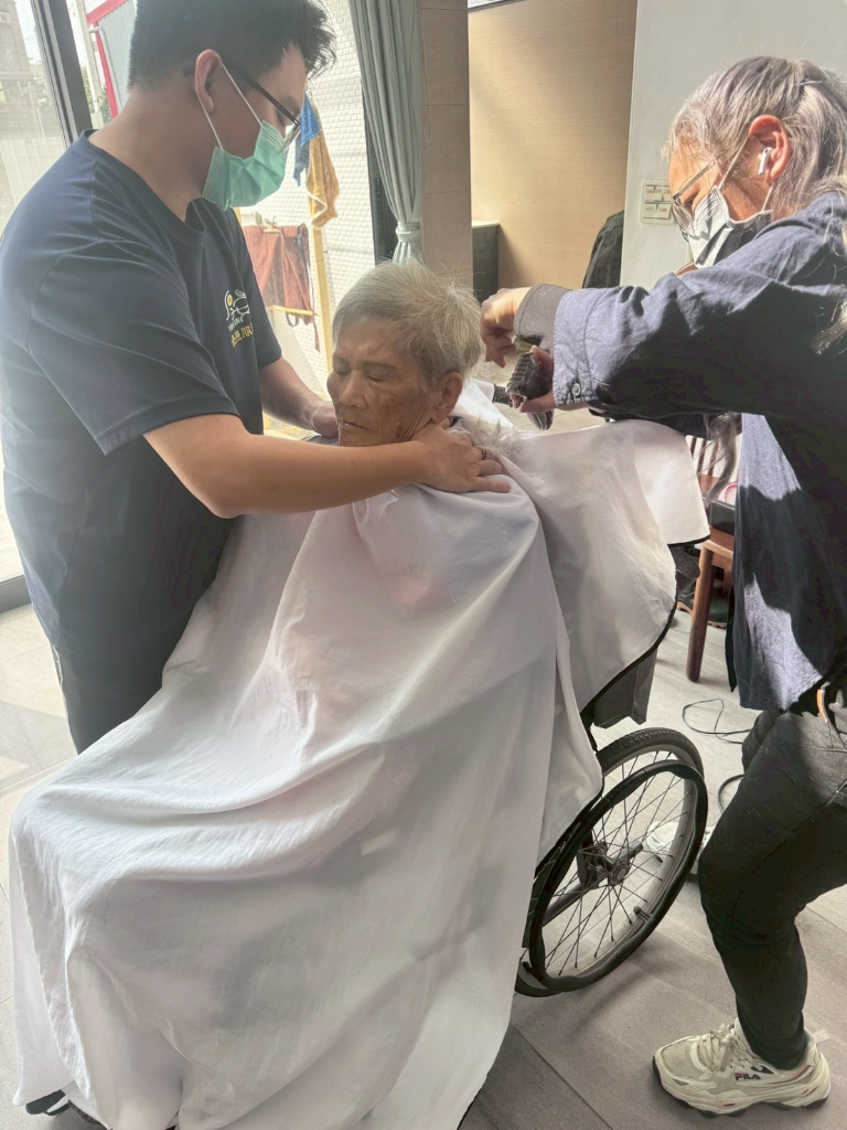到府義剪服務長輩