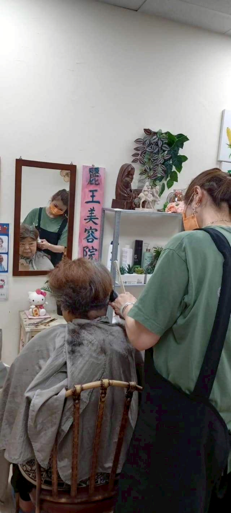 美容院義剪服務