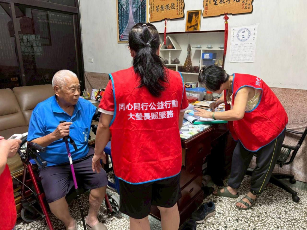 居家訪視長輩服務